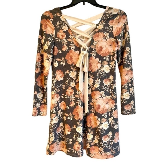 BY & BY, GREY & PEACH FLORAL, MINI DRESS. LONG SLEEVE, FLARE SKIRT. SIZE M - Picture 2 of 6